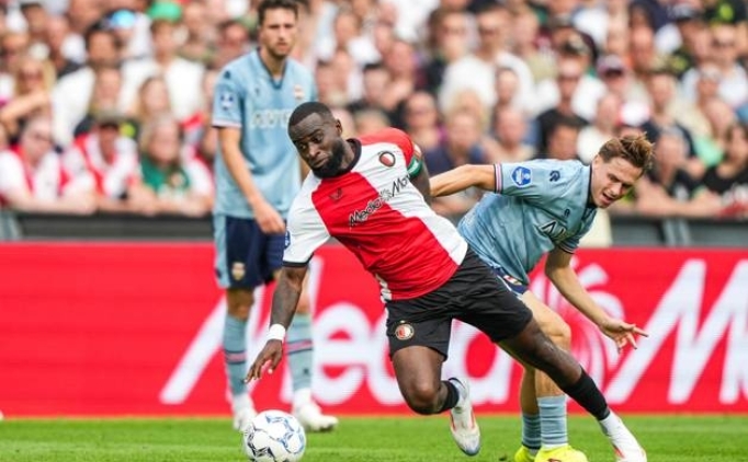 Feyenoord sezona puan kaybıyla başladı