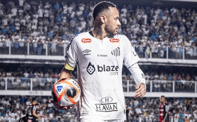 Neymar, Santos formasıyla sahalara geri döndü