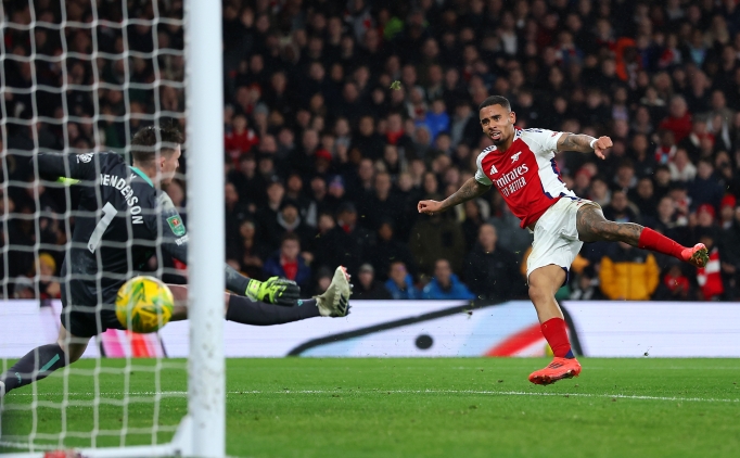 Arsenal, Crystal Palace'ı geçerek yarı finale yükseldi