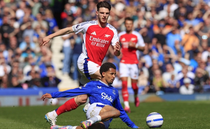 Arsenal'e Everton çelmesi!