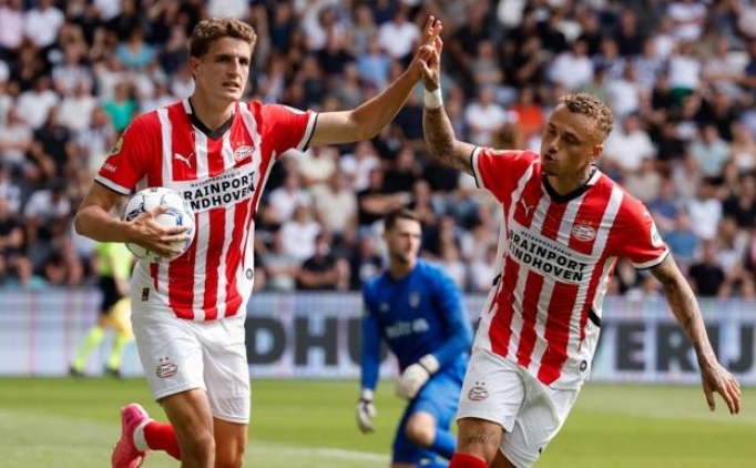 PSV sezona ikide iki ile devam ediyor