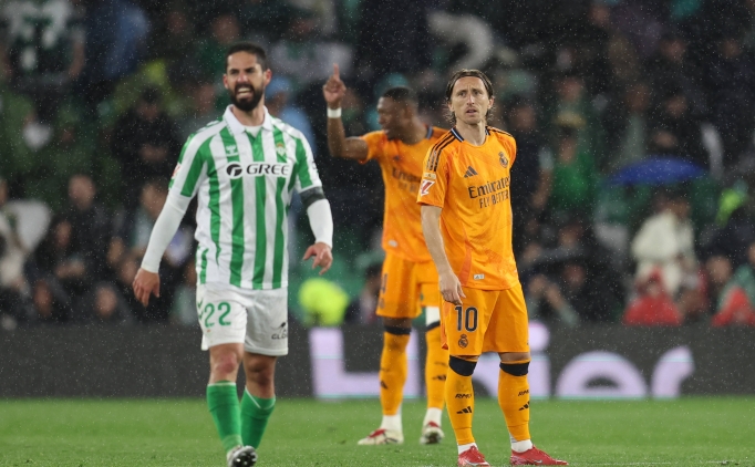 Real Madrid'e zirve yarışında büyük darbe!