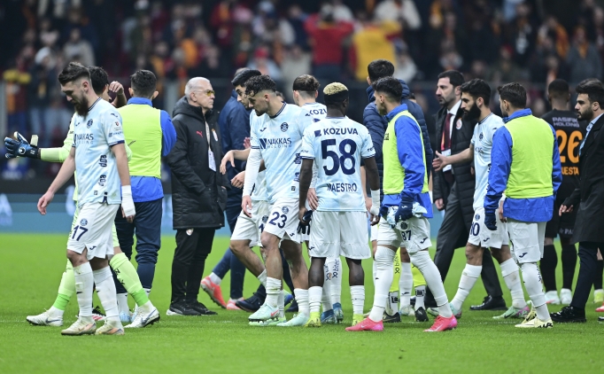 Adana Demirspor, Galatasaray maçında sahadan çekildi