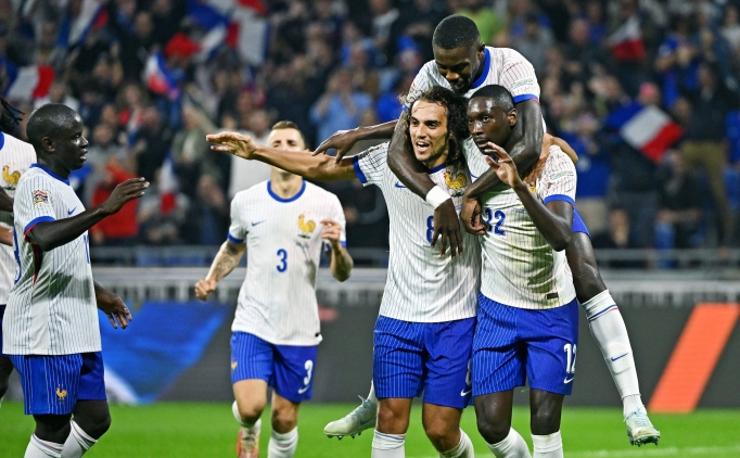 Fransa, Belçika'yı 2 golle geçti