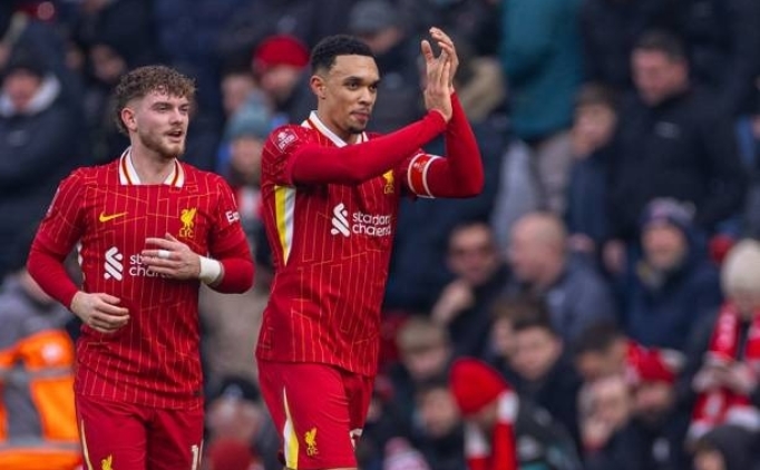 Liverpool, sahasında dört golle turladı