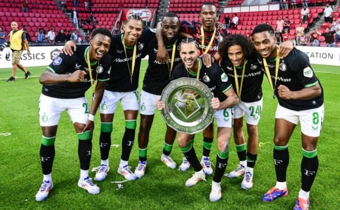 Feyenoord, çılgın maçta PSV'yi yendi!
