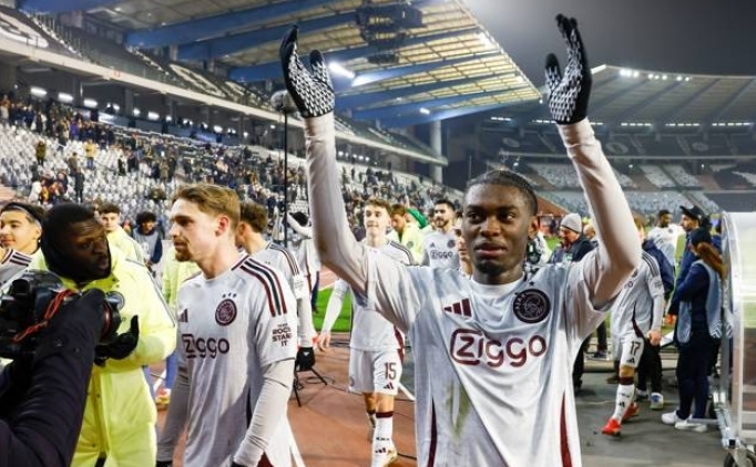 Ajax, turu Belçika'da kaptı